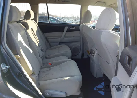 2011 Toyota Highlander Base V6 z USA, uszkodzony, nr VIN 5TDBK3EH3BS086097